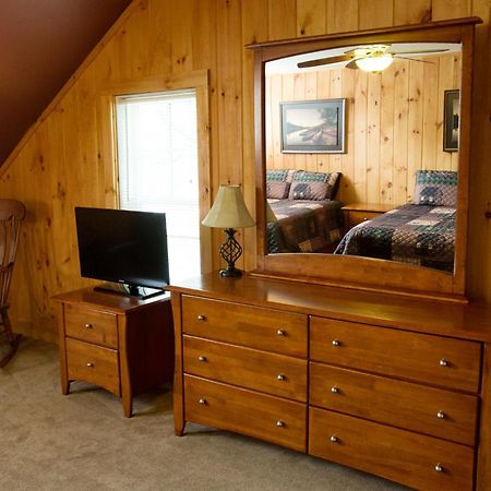 Shore Meadows Lodge Llc Lake George Habitación foto